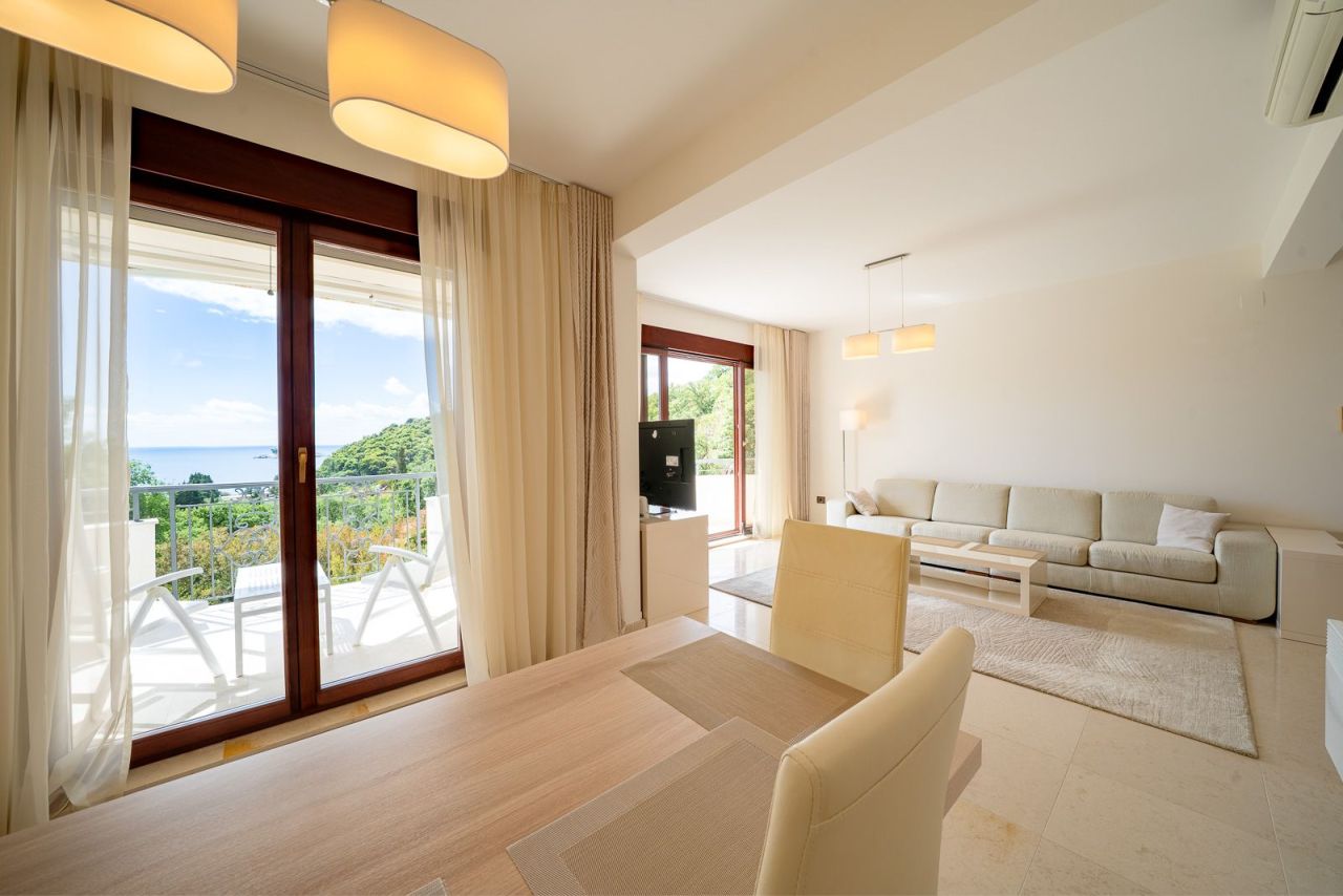 Appartamento a Petrovac, Montenegro, 86 m² - foto 1