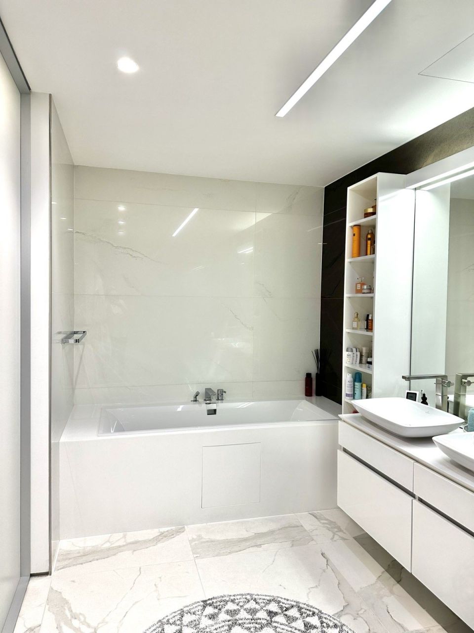 Flat in Budva, Montenegro, 159 m² - picture 1