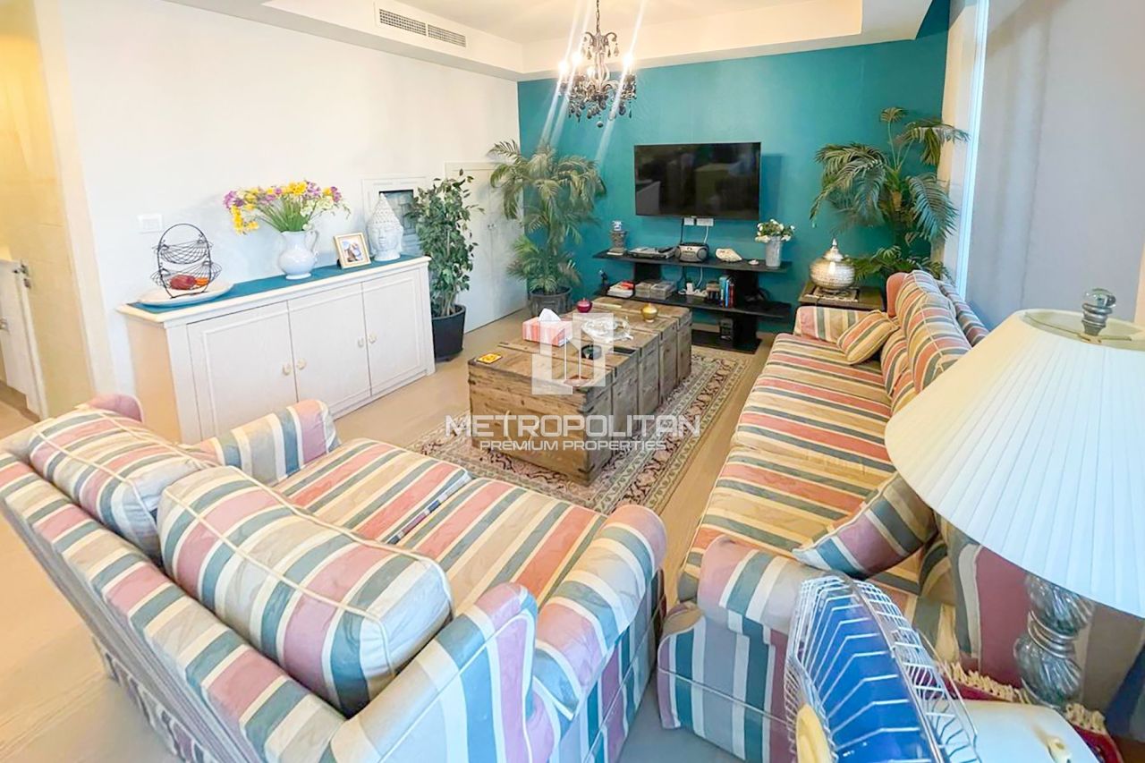 Townhouse in Dubai, UAE, 195 m² - picture 1