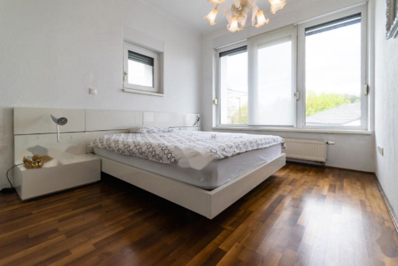 House in Ljubljana, Slovenia, 197 m² - picture 1