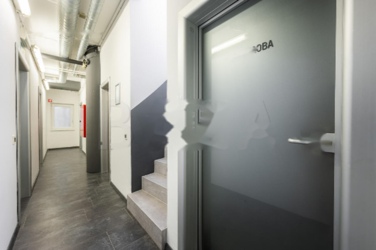 Oficina en Liubliana, Eslovenia, 141 m² - imagen 10