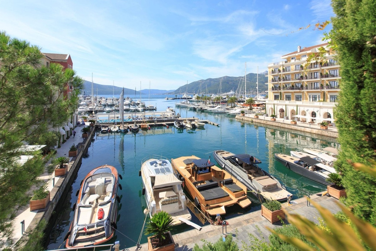 Wohnung in Tivat, Montenegro, 152 m² - Foto 1