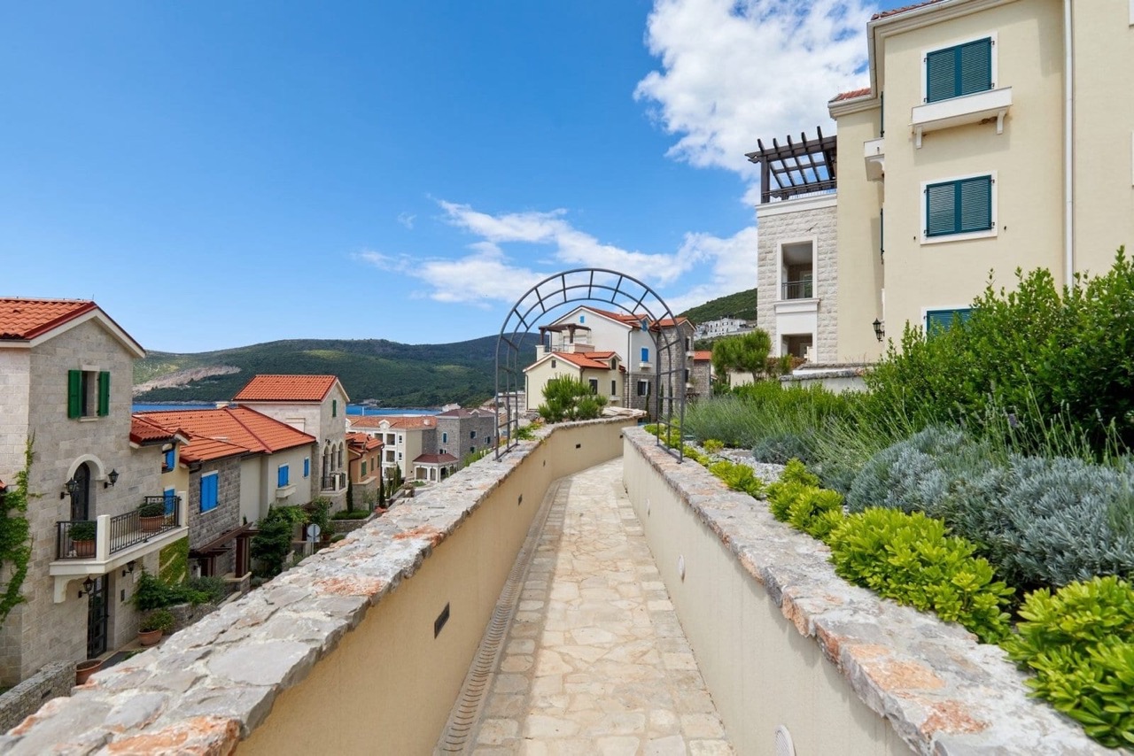 Flat on Lustica peninsula, Montenegro, 106 m² - picture 17