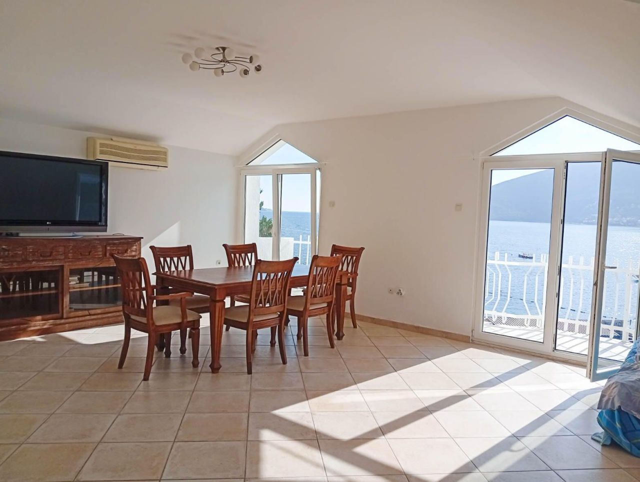 Appartamento a Herceg-Novi, Montenegro, 118 m² - foto 1