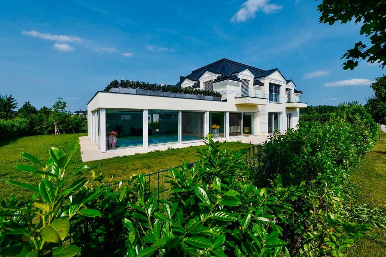 Villa à Oberwaltersdorf, Autriche, 325 m² - image 1