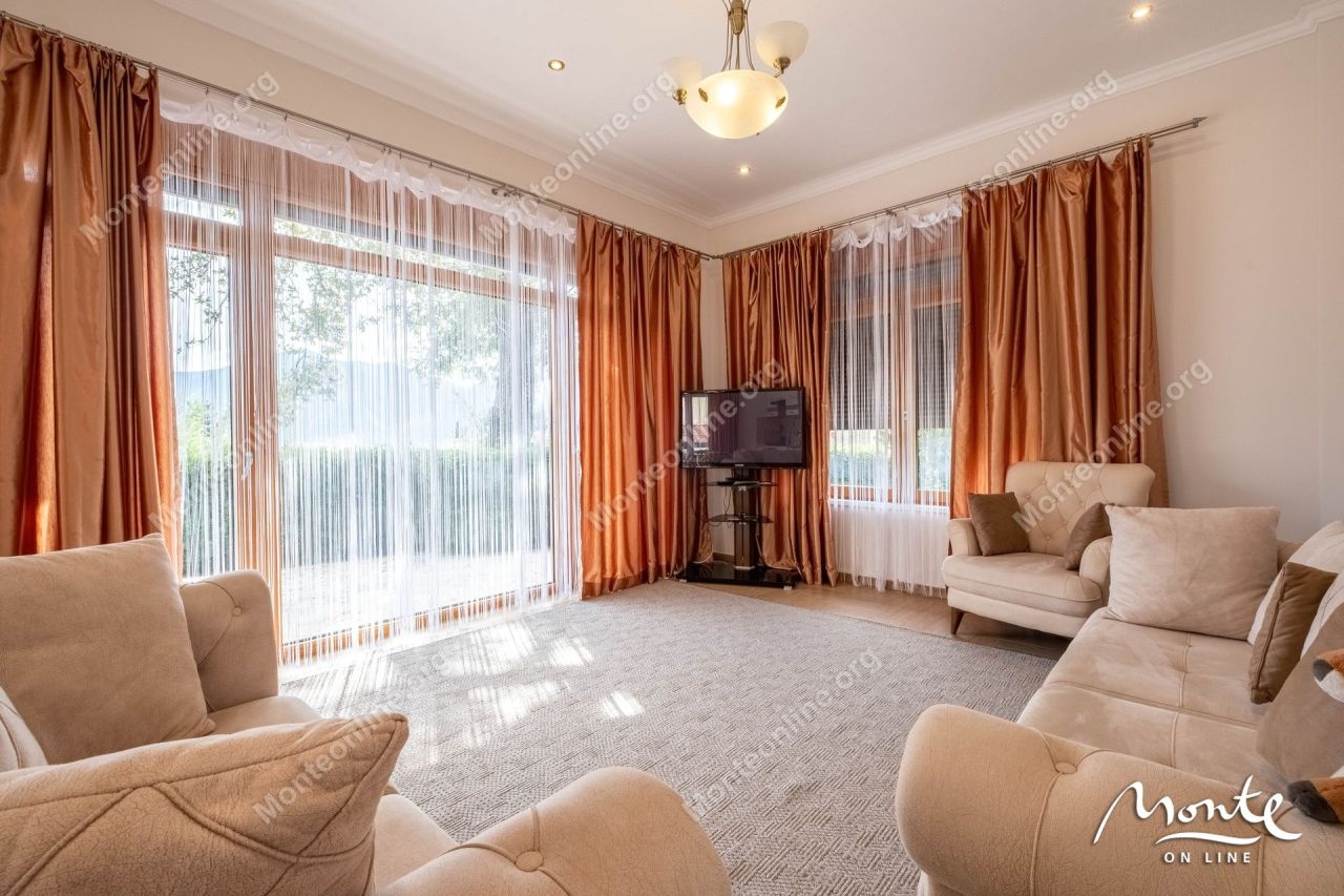Apartment in Orahovac, Montenegro, 79 m² - picture 2