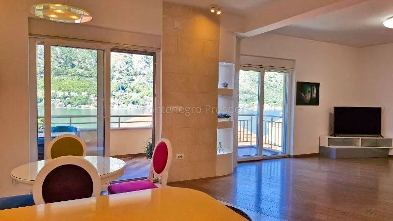 Piso en Dobrota, Montenegro, 108 m² - imagen 1