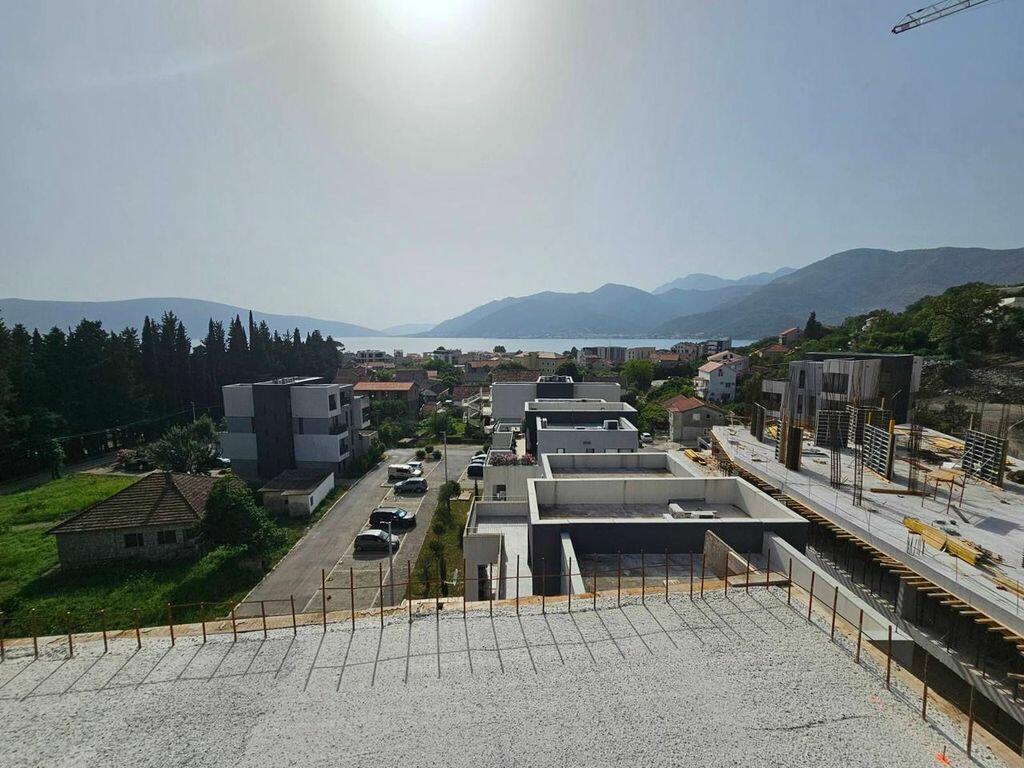 Appartement à Tivat, Monténégro, 52 m² - image 1