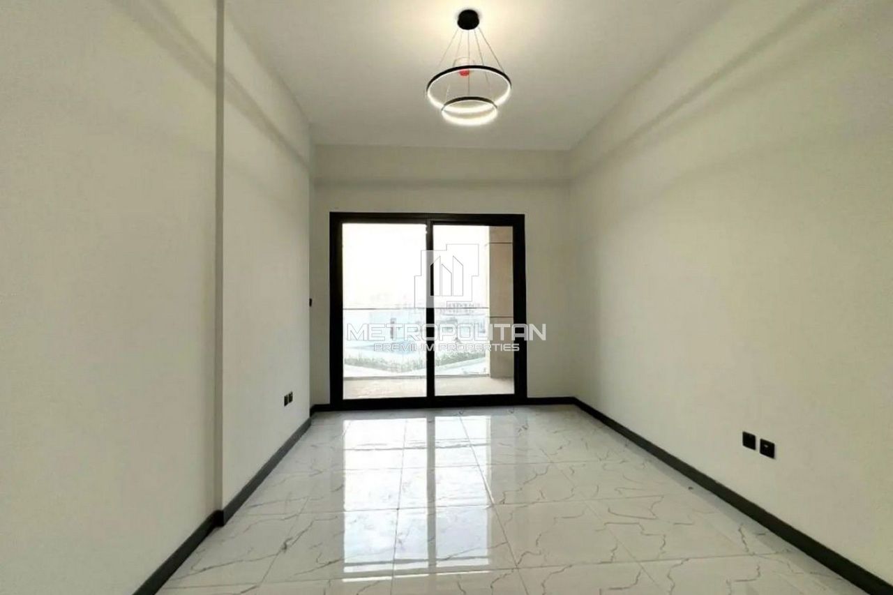 Apartment in Dubai, UAE, 33 m² - picture 1