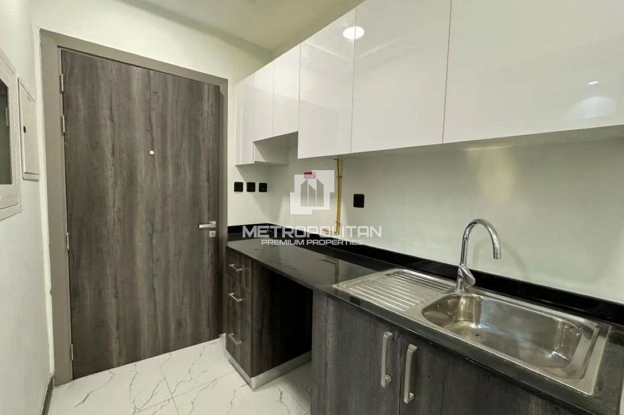 Apartment in Dubai, UAE, 33 m² - picture 4