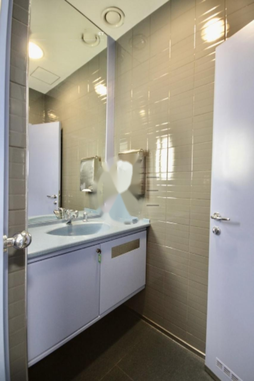 Oficina en Liubliana, Eslovenia, 75 m² - imagen 13