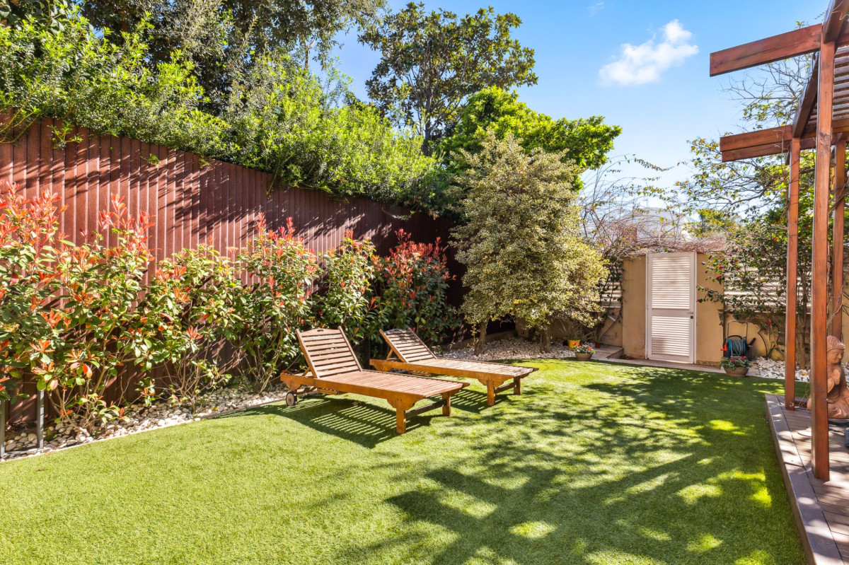 House in Barcelona, Spain, 395 m² - picture 2