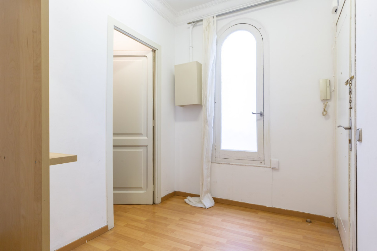 Flat in Barcelona, Spain, 86 m² - picture 3