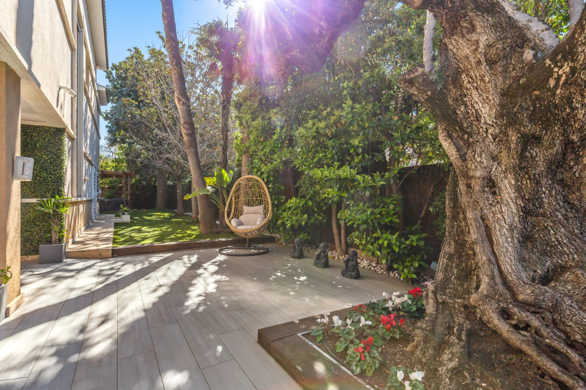 House in Barcelona, Spain, 395 m² - picture 3