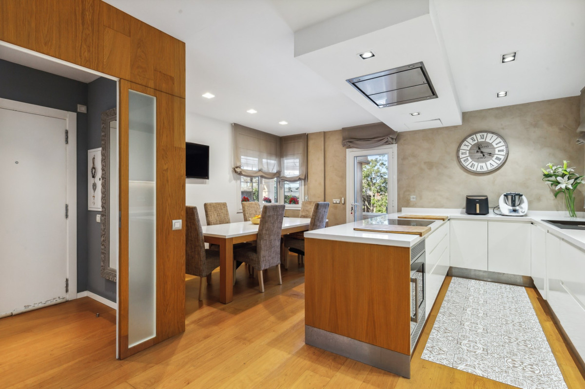 House in Barcelona, Spain, 395 m² - picture 6