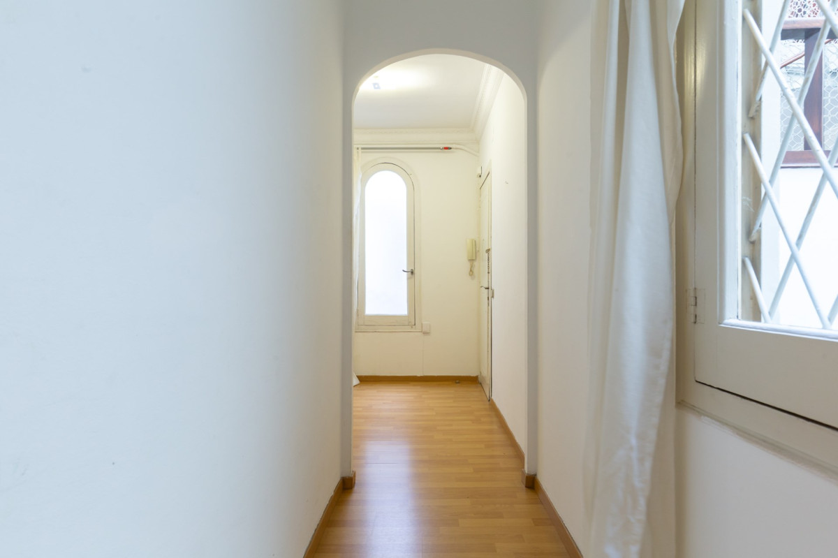 Flat in Barcelona, Spain, 86 m² - picture 7