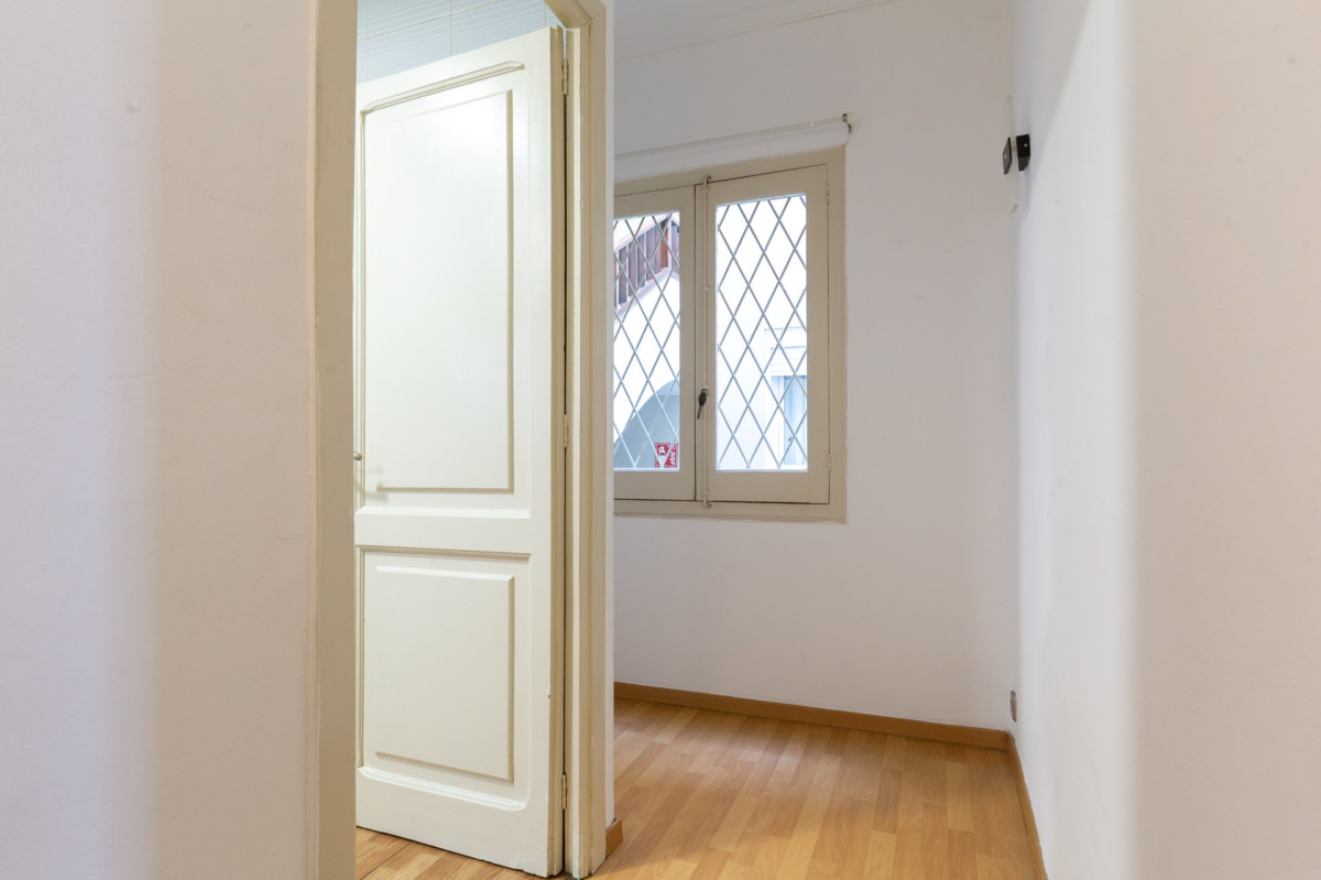 Flat in Barcelona, Spain, 86 m² - picture 8