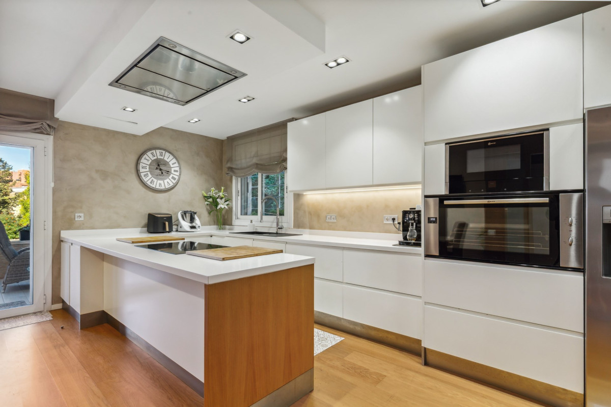 House in Barcelona, Spain, 395 m² - picture 9