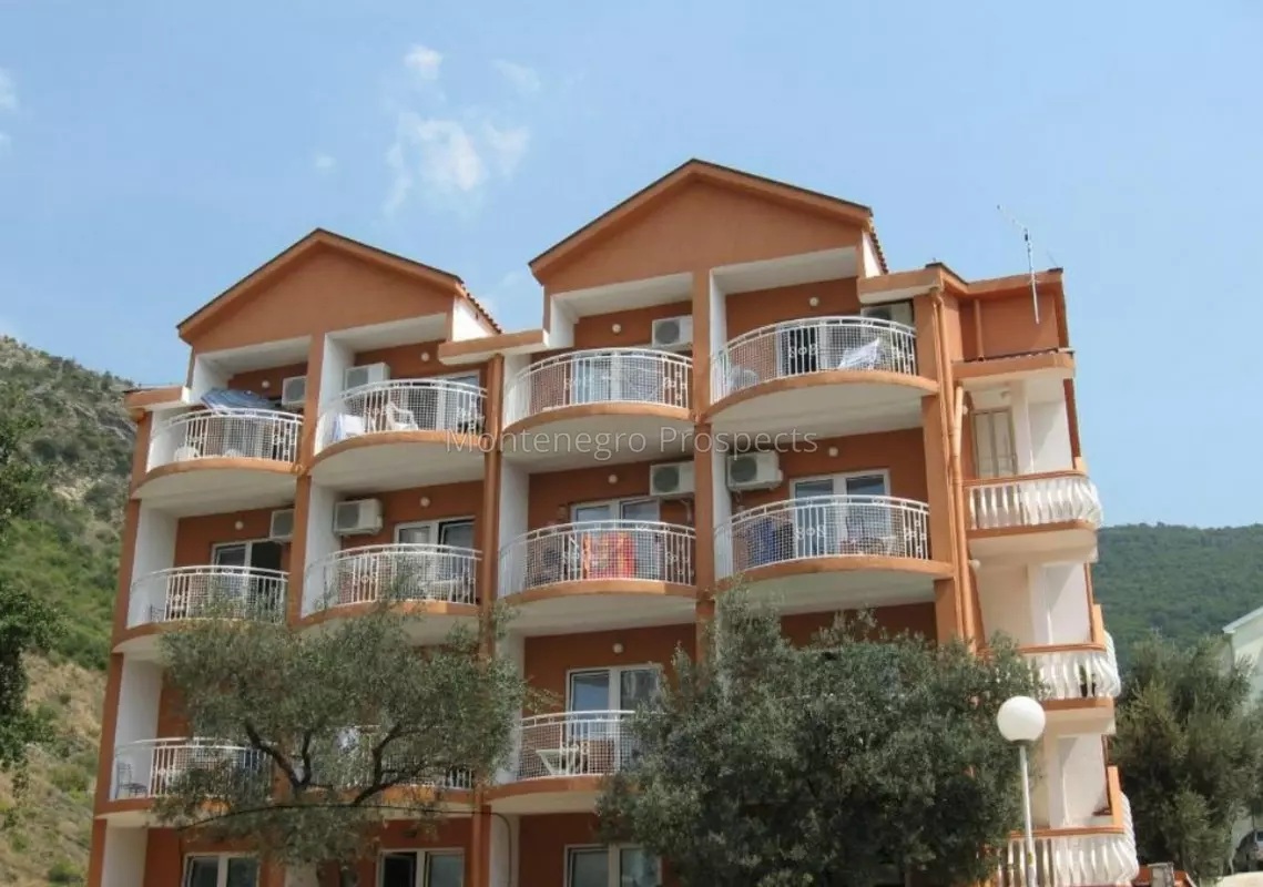 Hotel en Becici, Montenegro, 892 m² - imagen 1