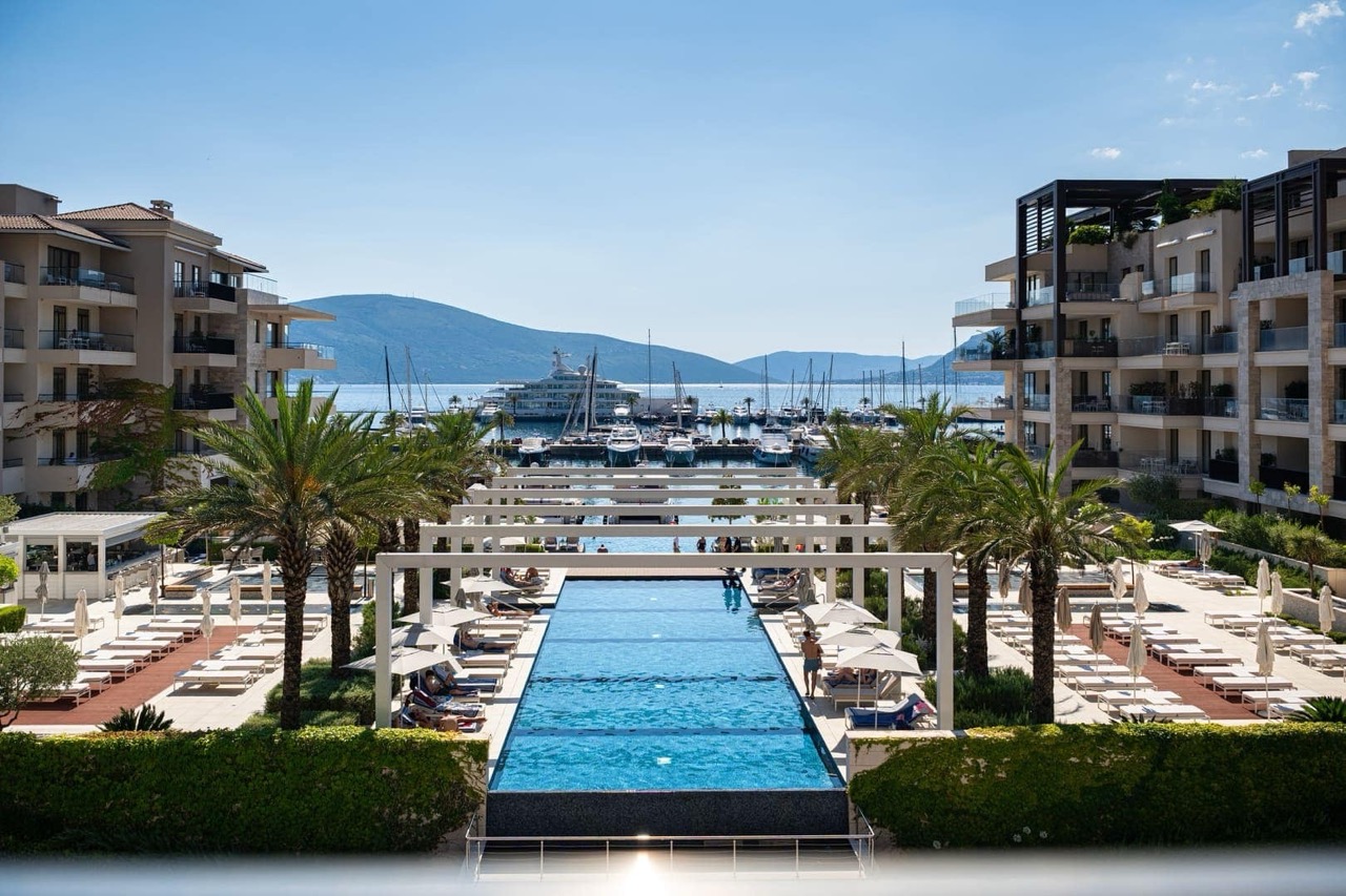 Piso en Tivat, Montenegro, 175 m² - imagen 1