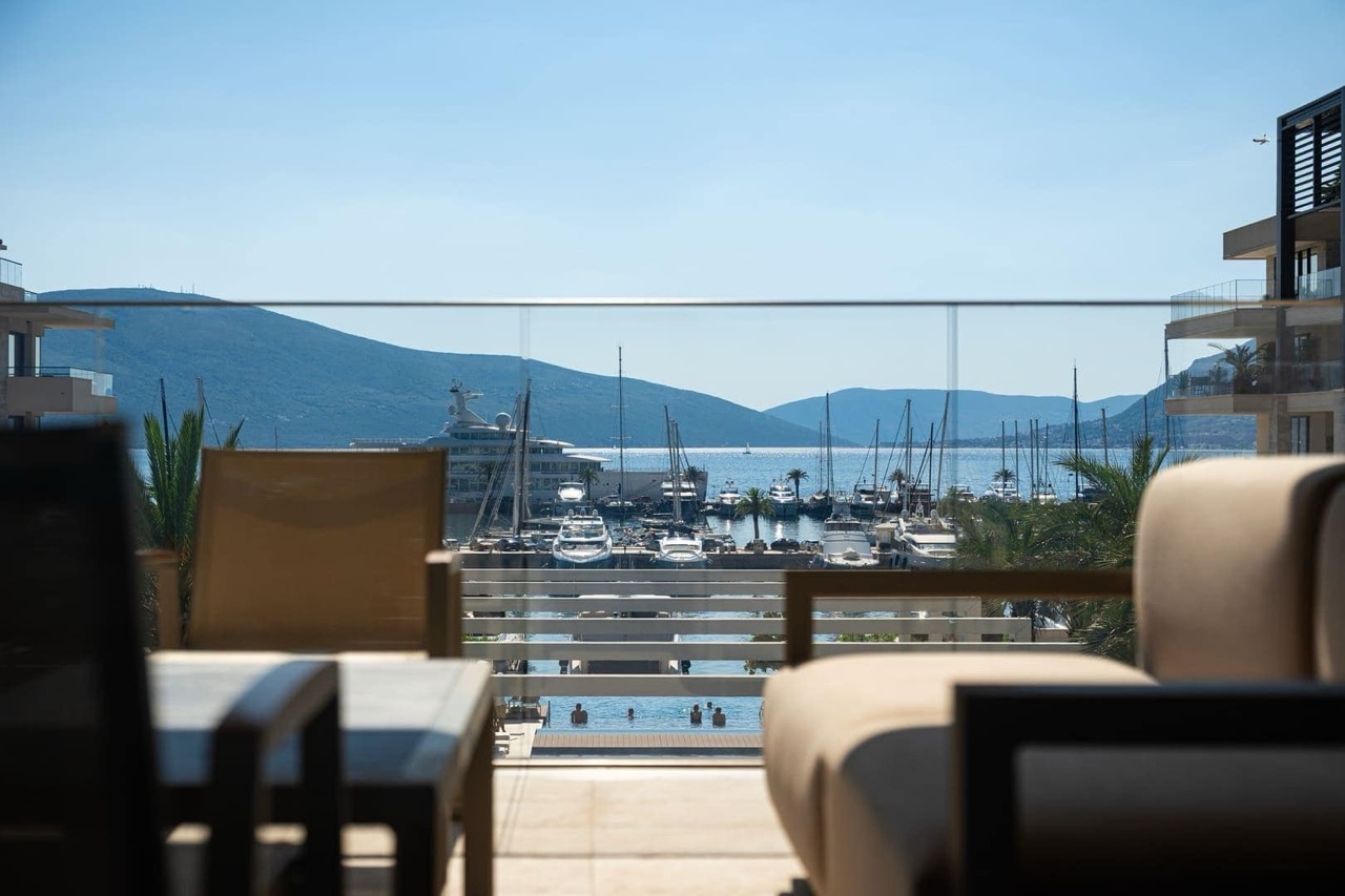 Piso en Tivat, Montenegro, 175 m² - imagen 3