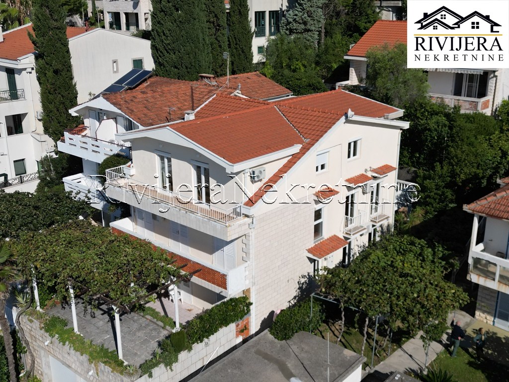 Casa en Herceg-Novi, Montenegro, 141 m² - imagen 1