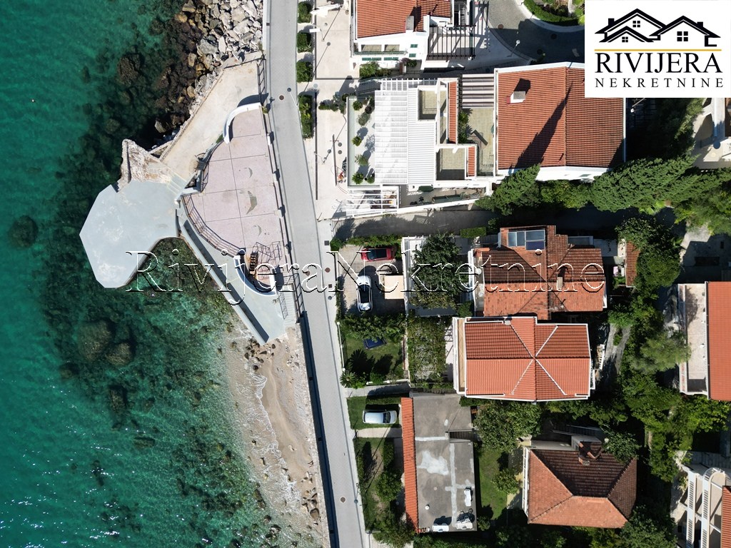 Casa en Herceg-Novi, Montenegro, 141 m² - imagen 3