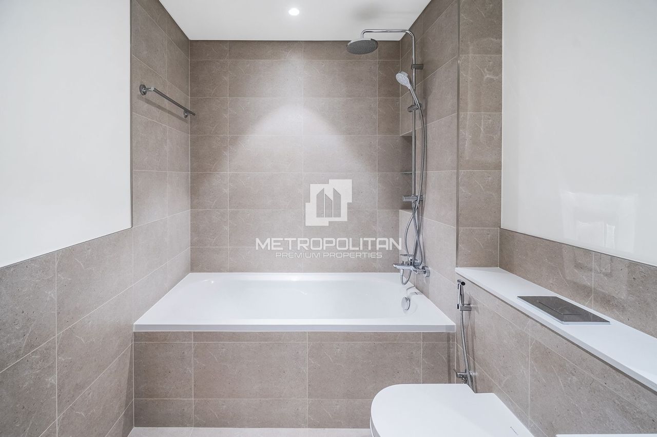 Apartment in Dubai, UAE, 68 m² - picture 14