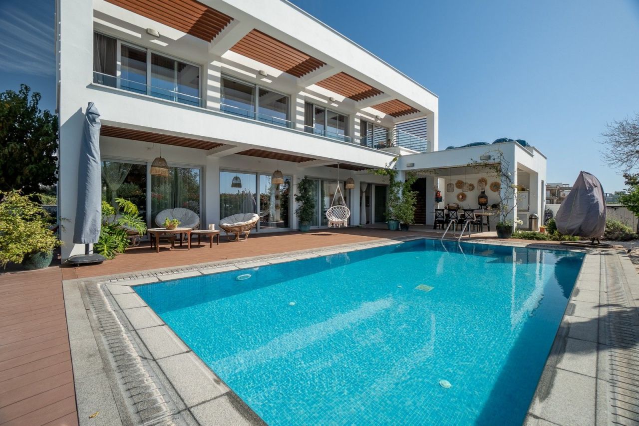 Villa in Paphos, Cyprus, 329 m² - picture 1