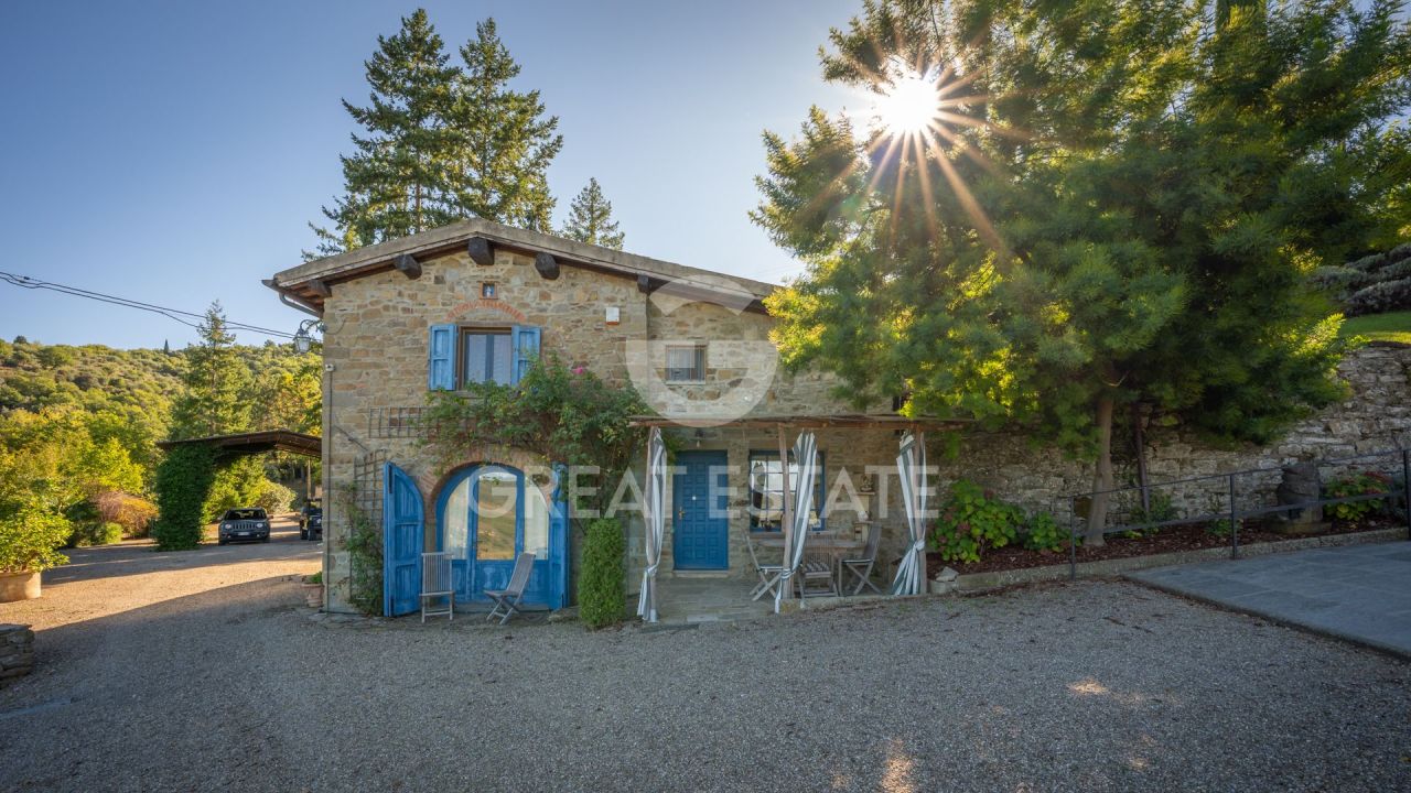 House in Castiglion Fiorentino, Italy, 413 m² - picture 3