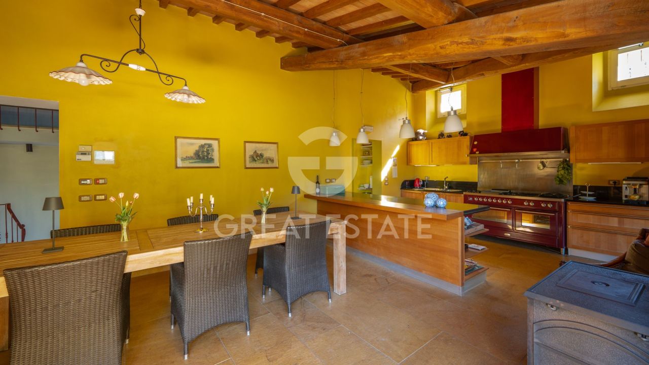 House in Castiglion Fiorentino, Italy, 413 m² - picture 17