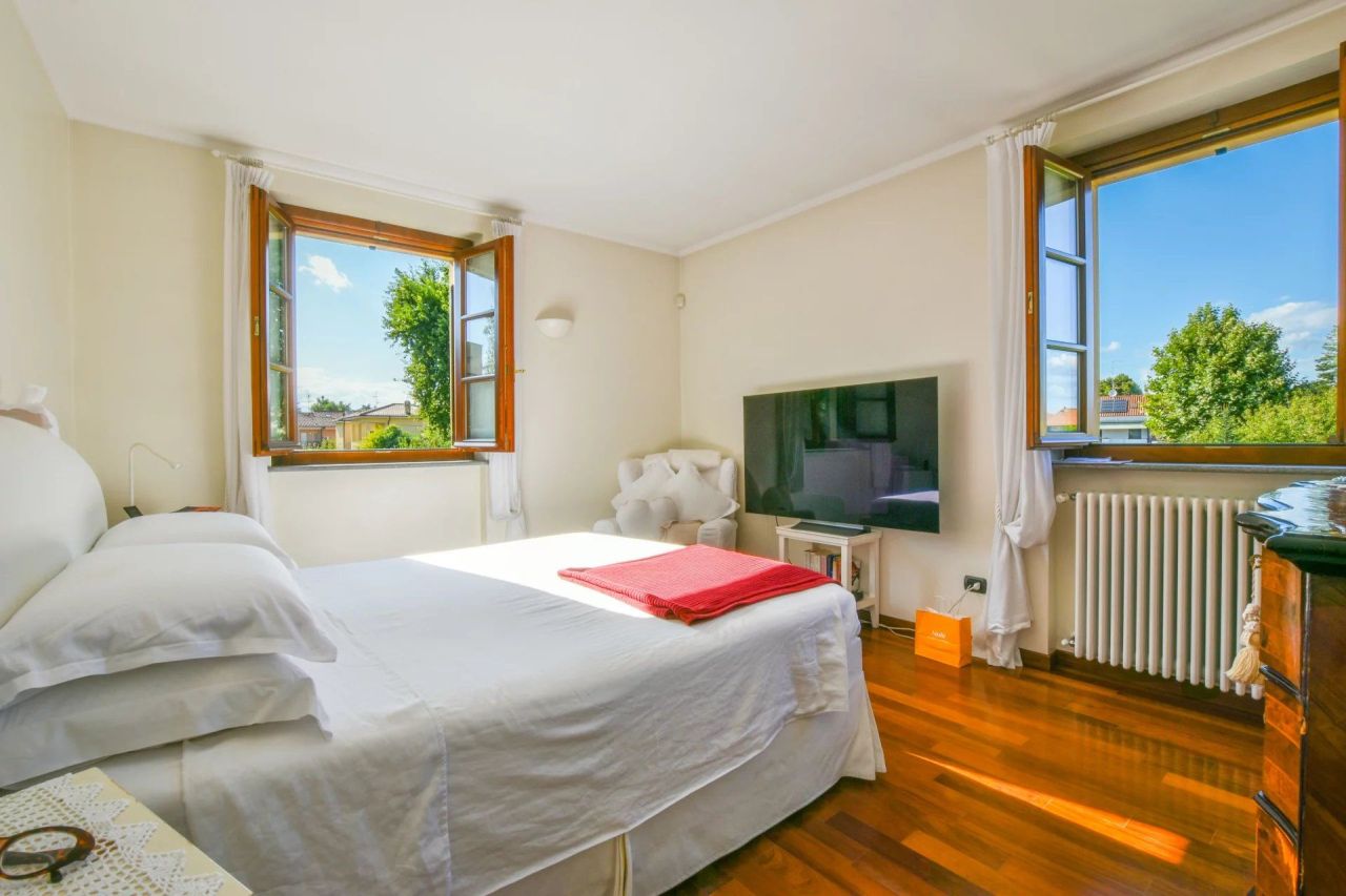 Villa in Gallarate, Italy, 550 m² - picture 14