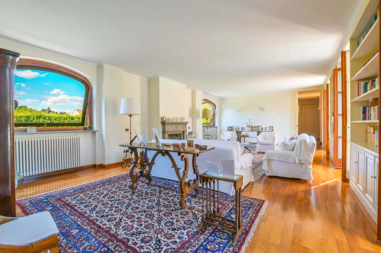 Villa in Gallarate, Italy, 550 m² - picture 8