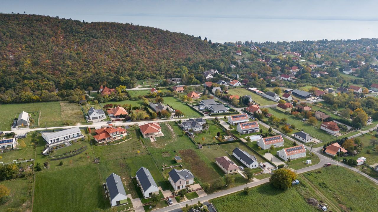 Land in Gyenesdias, Hungary, 1 000 m² - picture 3