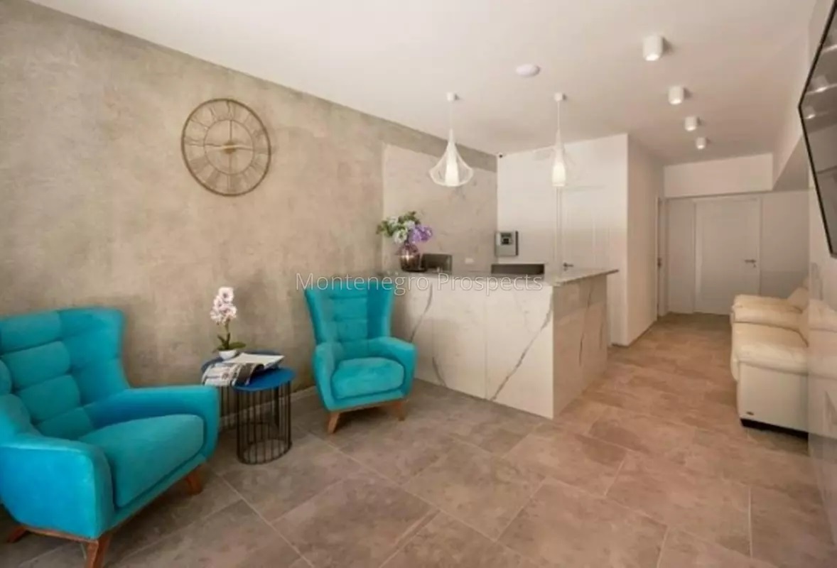 Hôtel à Becici, Monténégro, 1 589 m² - image 2