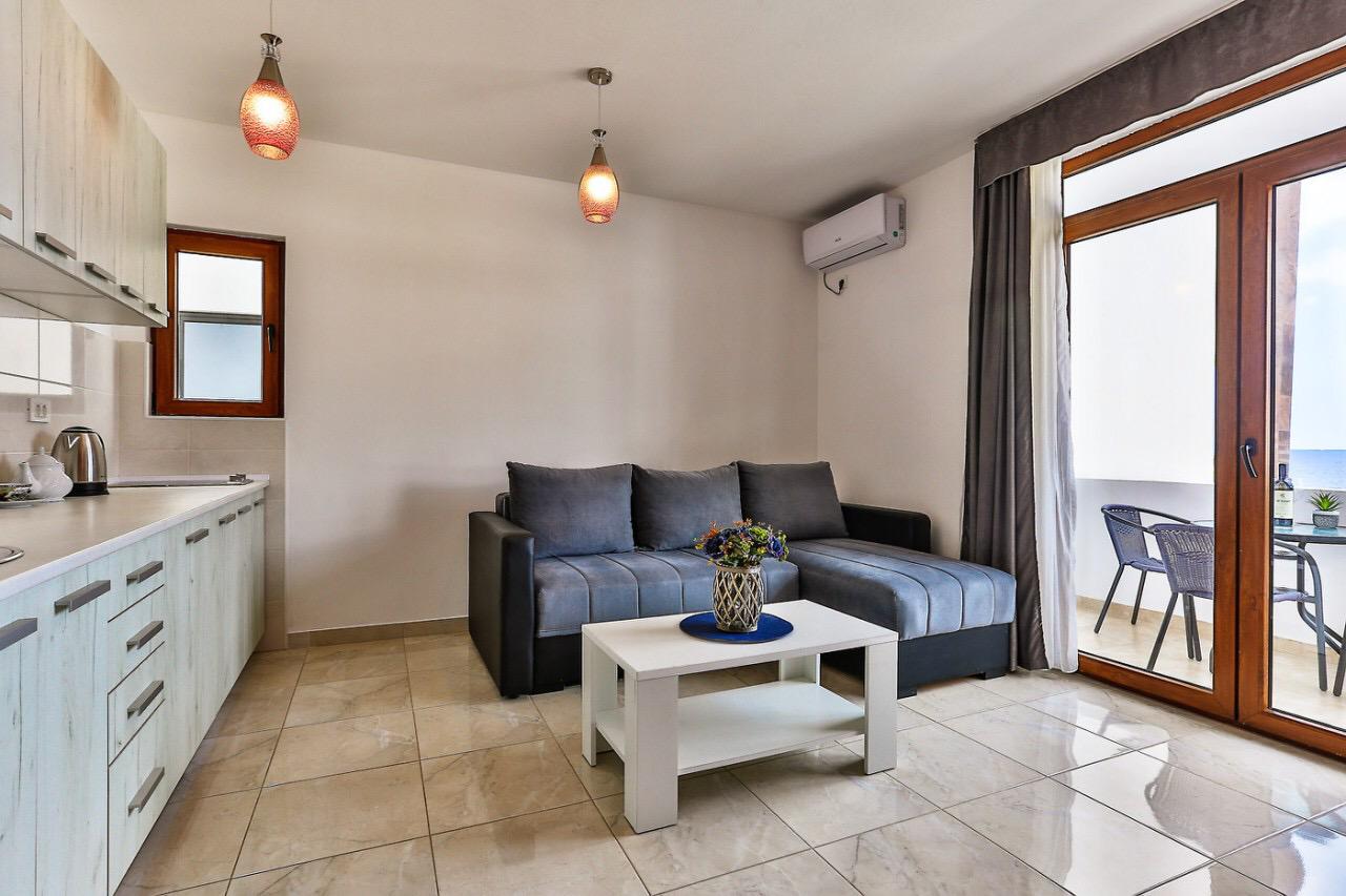 Hotel in Dobra Voda, Montenegro, 635 m² - picture 3