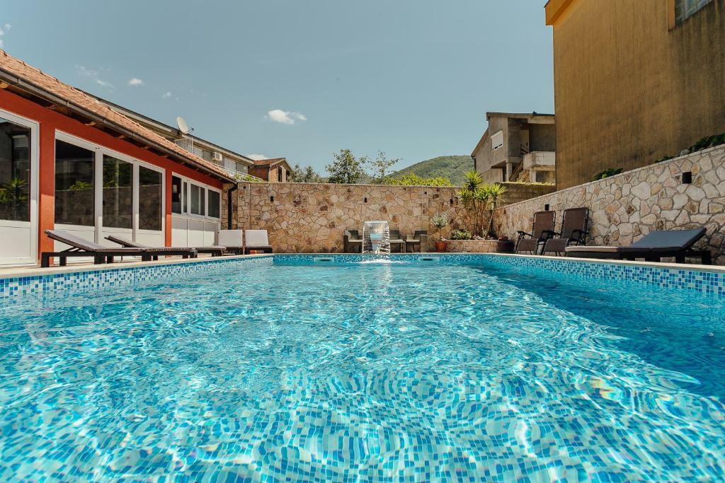 Ufficio a Herceg-Novi, Montenegro, 479 m² - foto 1