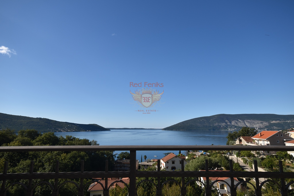 Appartamento a Herceg-Novi, Montenegro, 88 m² - foto 1