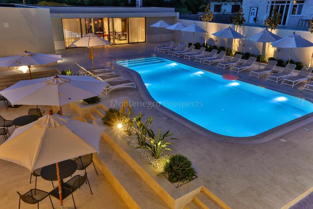 Hôtel à Lastva, Monténégro, 1 500 m² - image 4