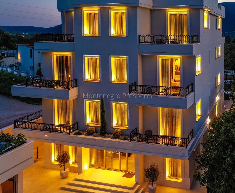 Hôtel à Lastva, Monténégro, 1 500 m² - image 3