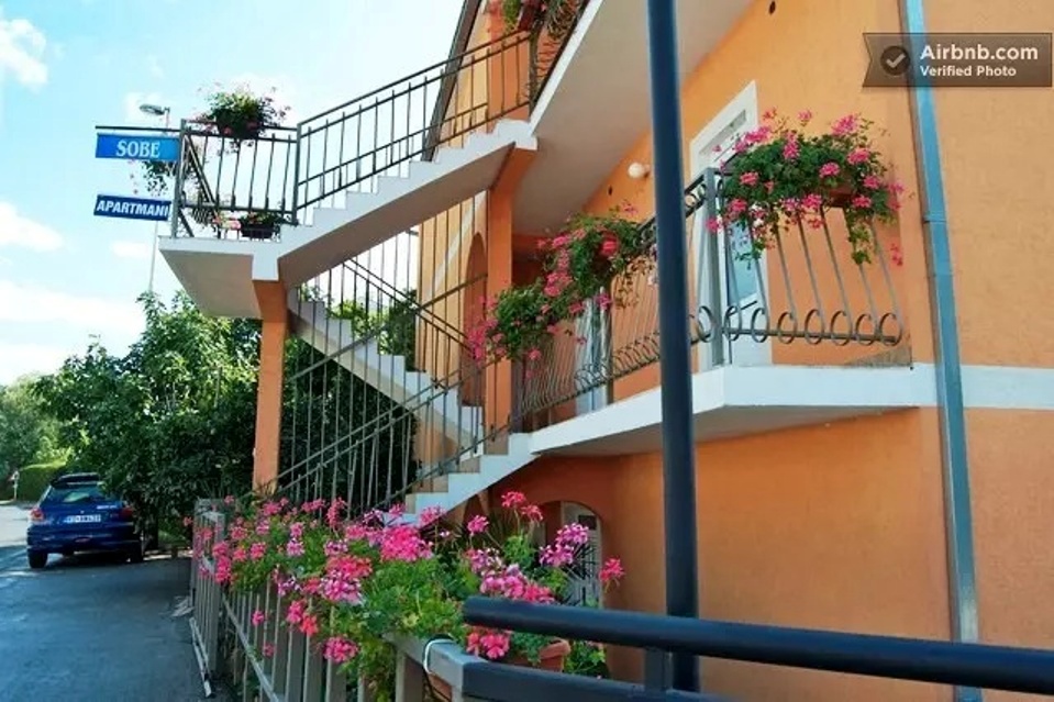 Hotel in Kumbor, Montenegro, 308 m² - picture 1