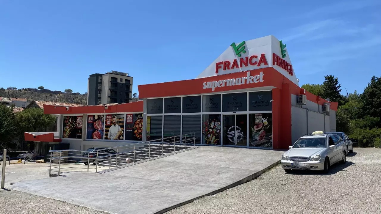 Commercial property in Sutomore, Montenegro, 600 m² - picture 1