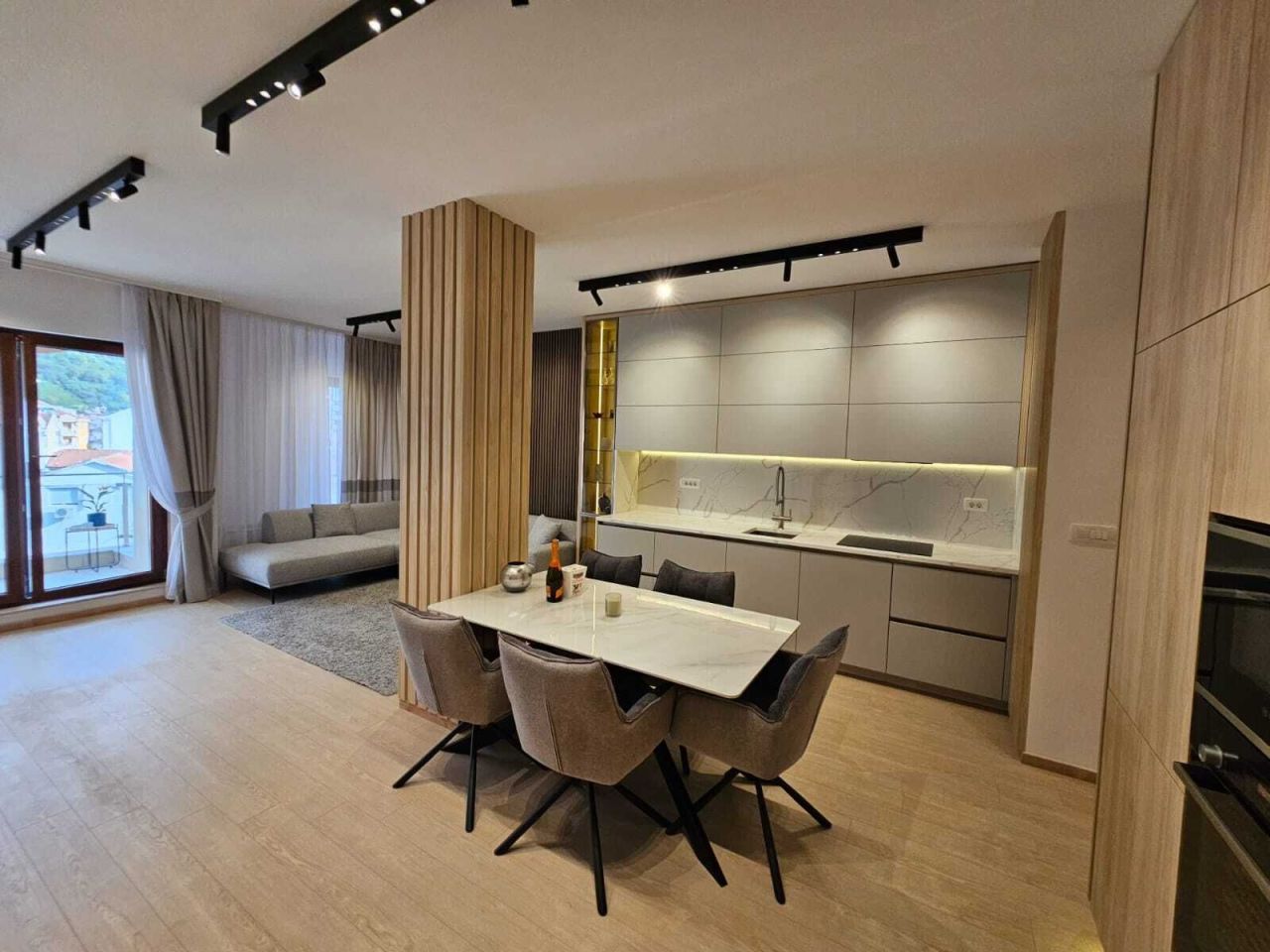 Piso en Budva, Montenegro, 86 m² - imagen 1