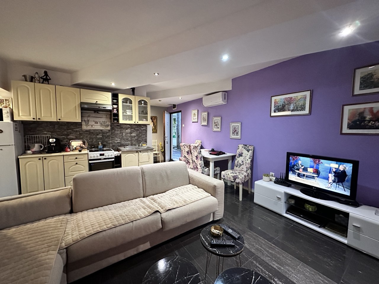 Flat in Budva, Montenegro, 42 m² - picture 1