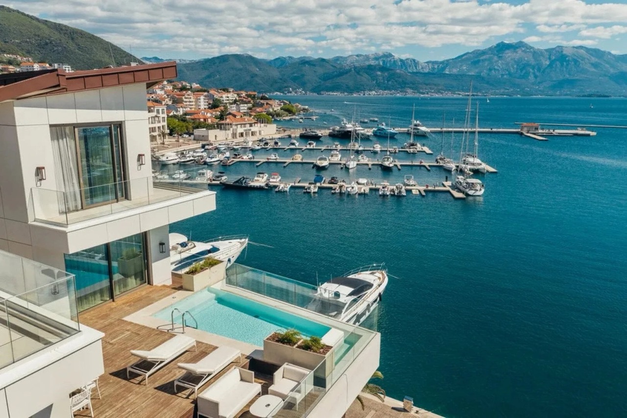 Penthouse in Herceg-Novi, Montenegro, 611 m² - picture 1