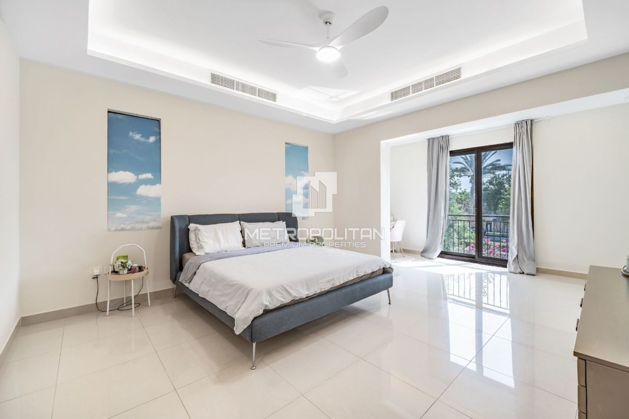 Villa à Dubaï, EAU, 710 m² - image 2