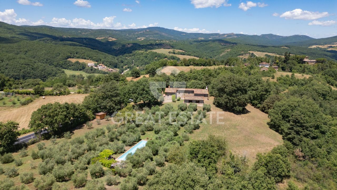 House in San Venanzo, Italy, 326.75 m² - picture 1
