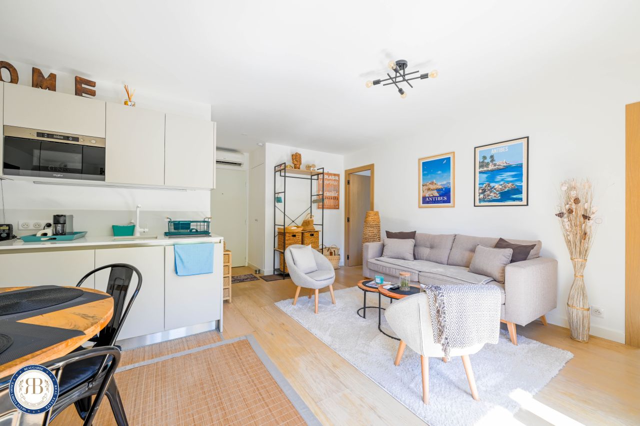 Piso en Antibes, Francia, 50 m² - imagen 1