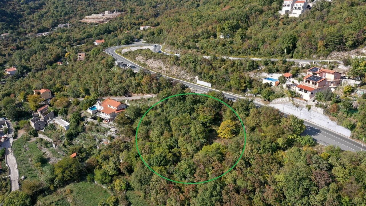Land in Budva, Montenegro, 1 327 m² - picture 1