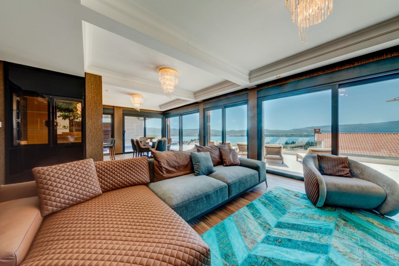 Villa in Tivat, Montenegro, 454 m² - picture 1